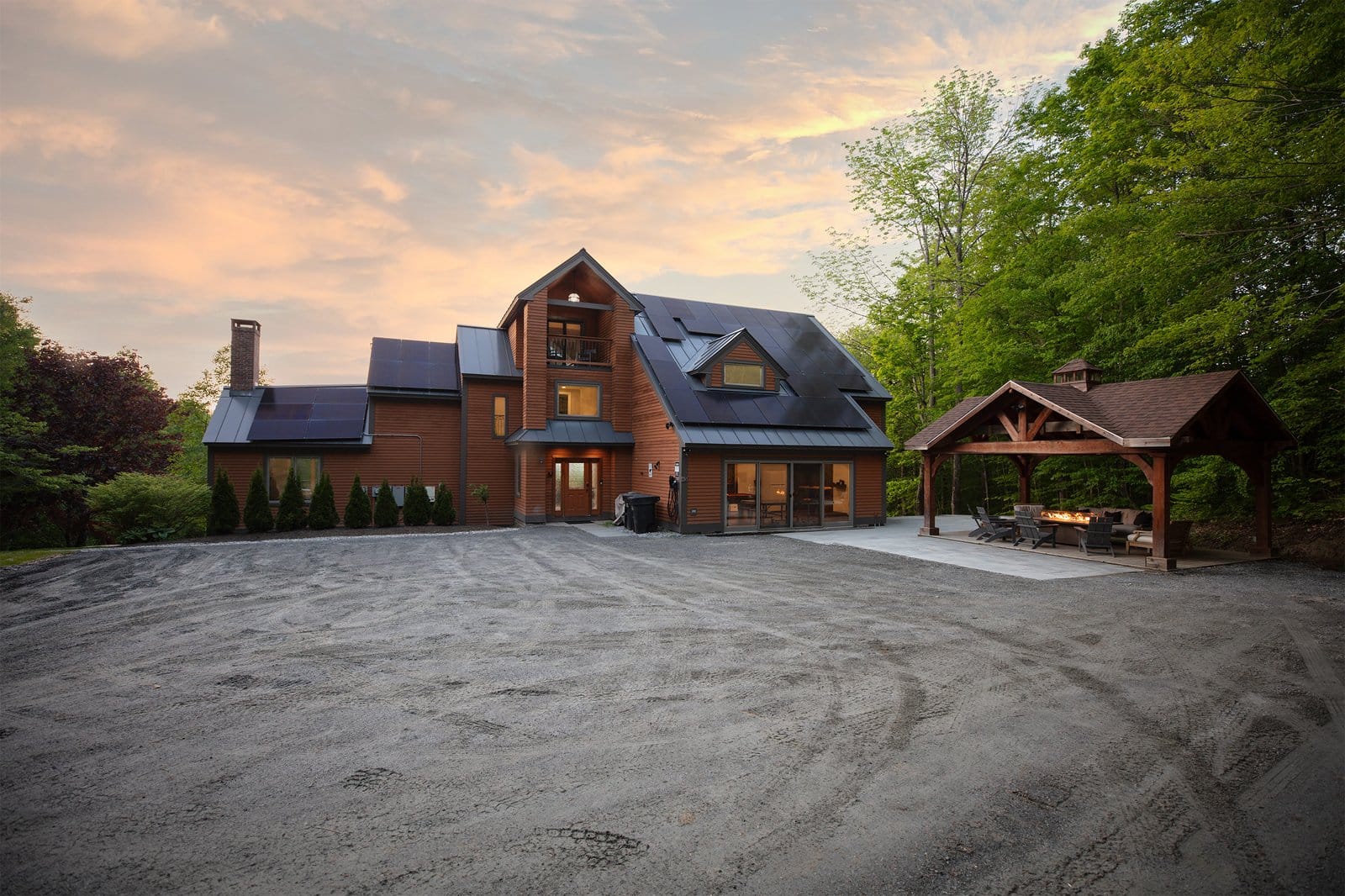 Whispering Pines Lodge exterior